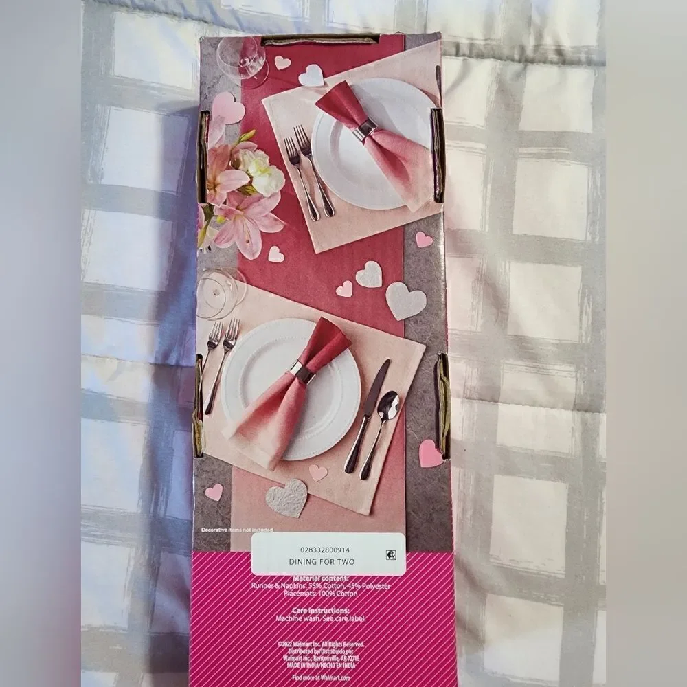 Dinning for two.Valentine's Day Table runner, placemats, napkins ring Bundle set